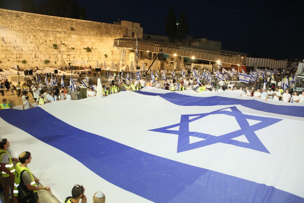 Thousands from around Israel and around the world participate in a special broadcast in honor of Jerusalem Day at the Western Wall Plaza